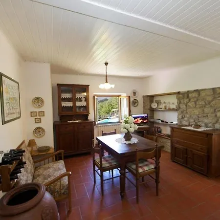 Calcinaia Sleeps 10 Pool Wifi Stia